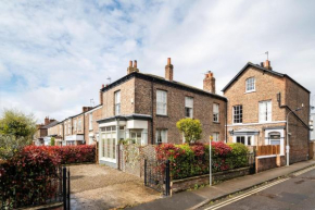 Luxury Victorian Town House - with parking.